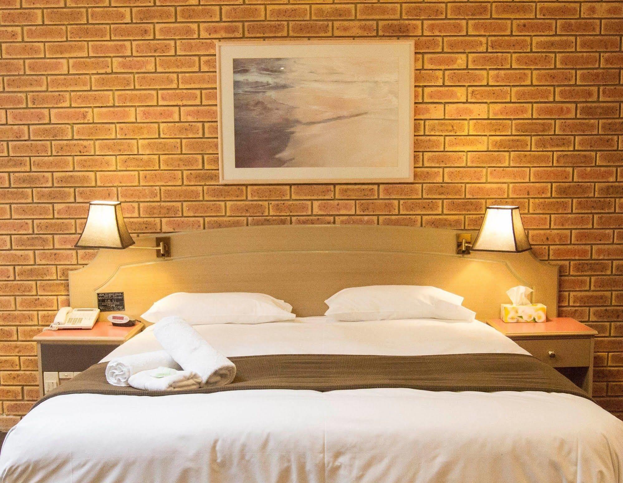 Eltham Motor Inn Мельбурн Экстерьер фото